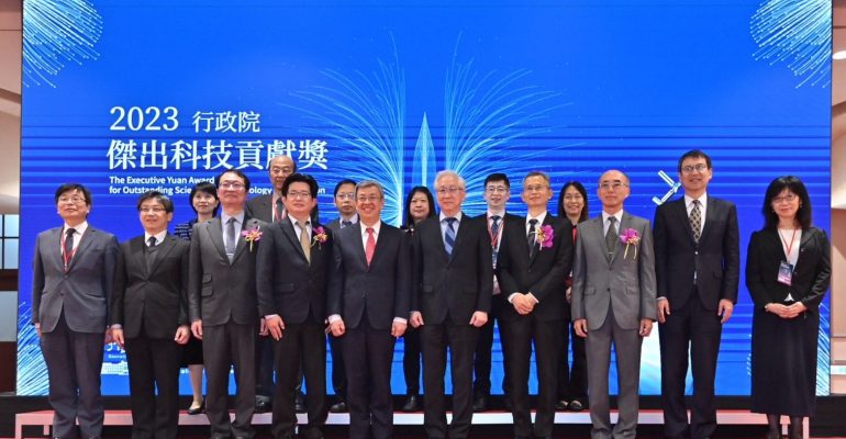 頒發行政院傑出科技貢獻獎 陳揆肯定得獎者對科技發展卓越貢獻 盼臺灣科研持續向前邁進