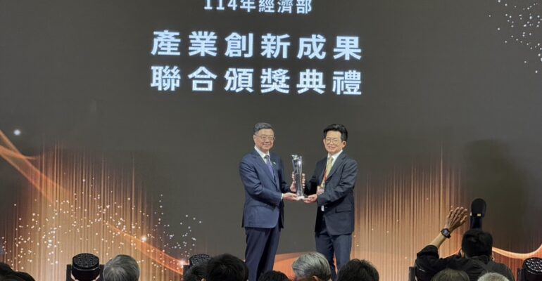 私校首例！中原大學講座教授張雍以「生醫材化」創新奪「國家產業創新獎」