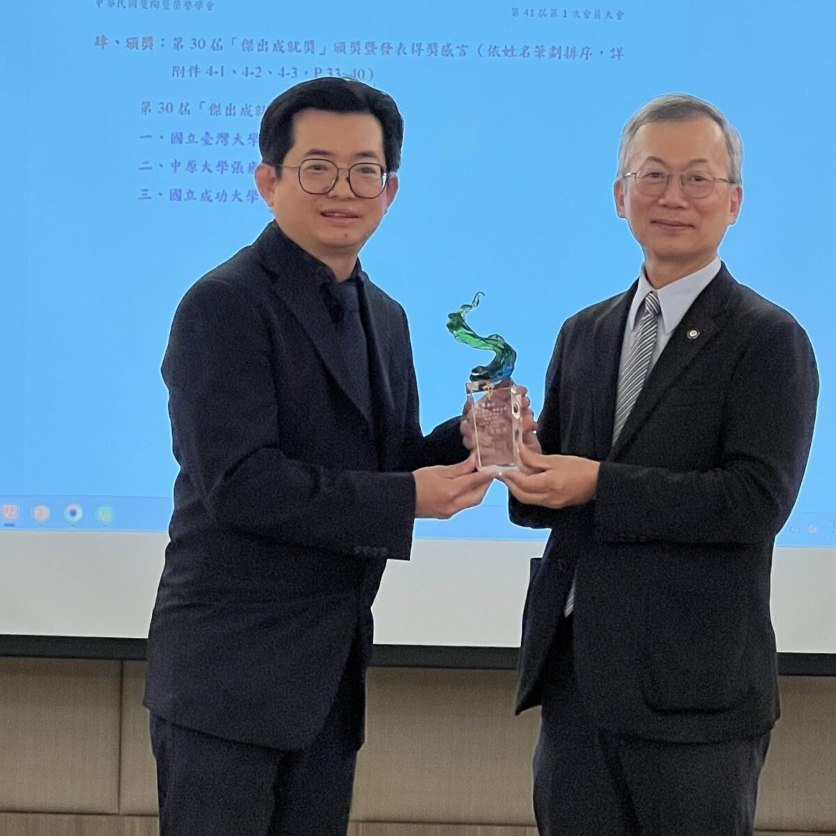 私校首例!中原大學講座教授張雍以「生醫材化」創新奪「國家產業創新獎」 私校首例!中原大學講座教授張雍以「生醫材化」創新奪「國家產業創新獎」